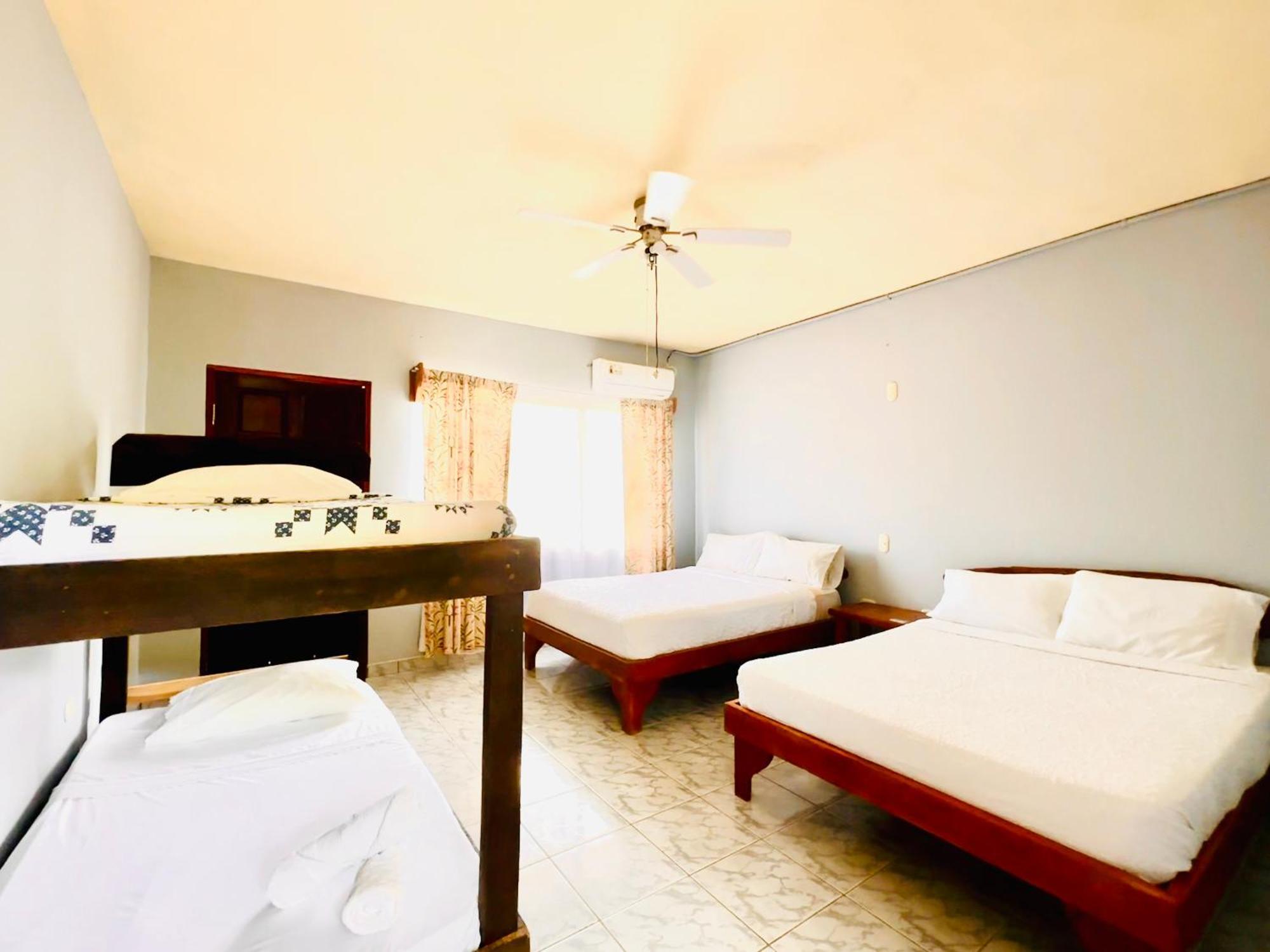 Hotel Georgi Cr Veintisiete de Abril Extérieur photo
